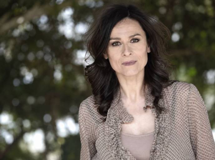 “La Voce del Silenzio”, Sara D’Amario è Chiara d’Assisi: alle Rosine il teatro racconta la libertà delle donne