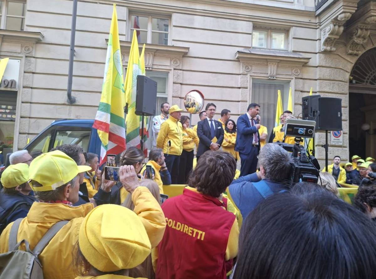 Agricoltori in piazza davanti alla Regione: sul caro gasolio arriva l’impegno per 13 milioni